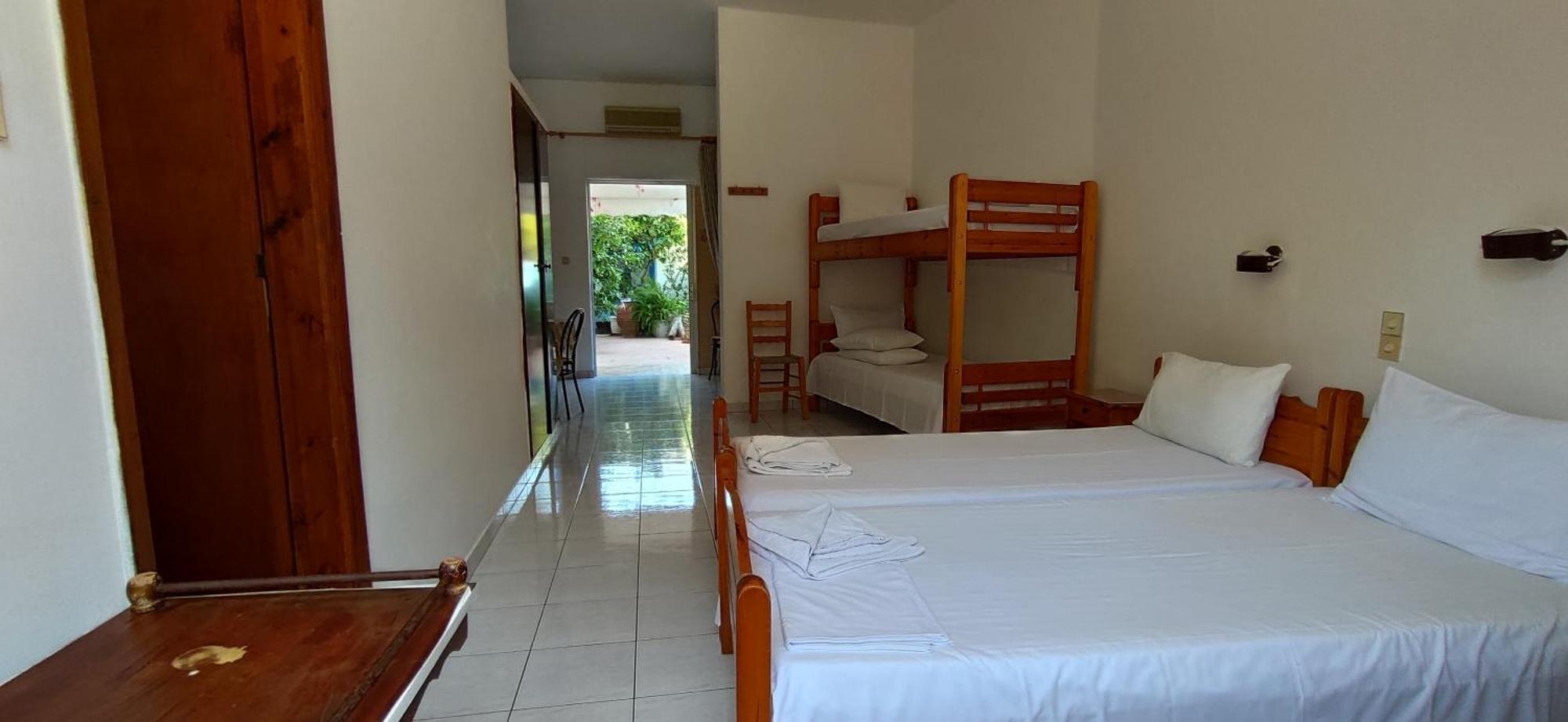 Pension Gina Méthana Exterior foto