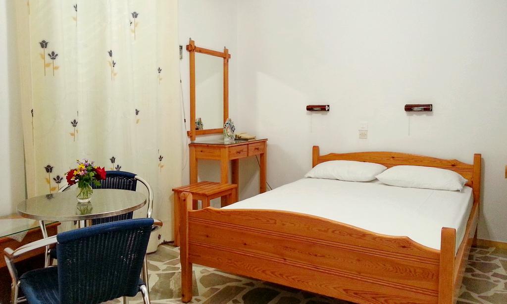 Pension Gina Méthana Habitación foto
